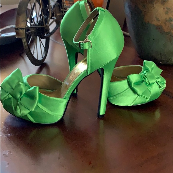 Shoes - Picture 2 of 3